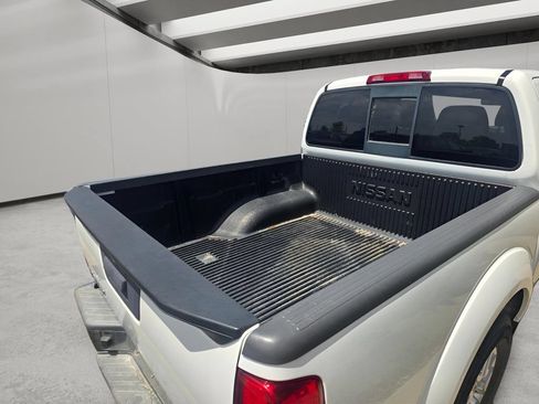 Used 2016 Nissan Frontier SV RWD image 13