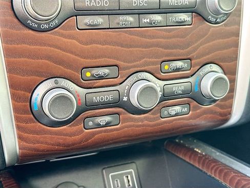 Used 2019 Nissan Pathfinder Platinum image 17