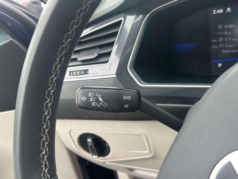 Used 2022 Volkswagen Tiguan SE w/ Panoramic Sunroof Package image 26