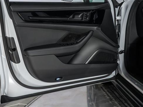 New 2026 Porsche Panamera Turbo image 30