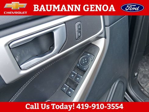 Used 2023 Ford Explorer XLT AWD/4WD image 12