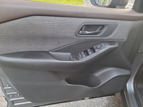 Used 2023 Nissan Rogue S image 16