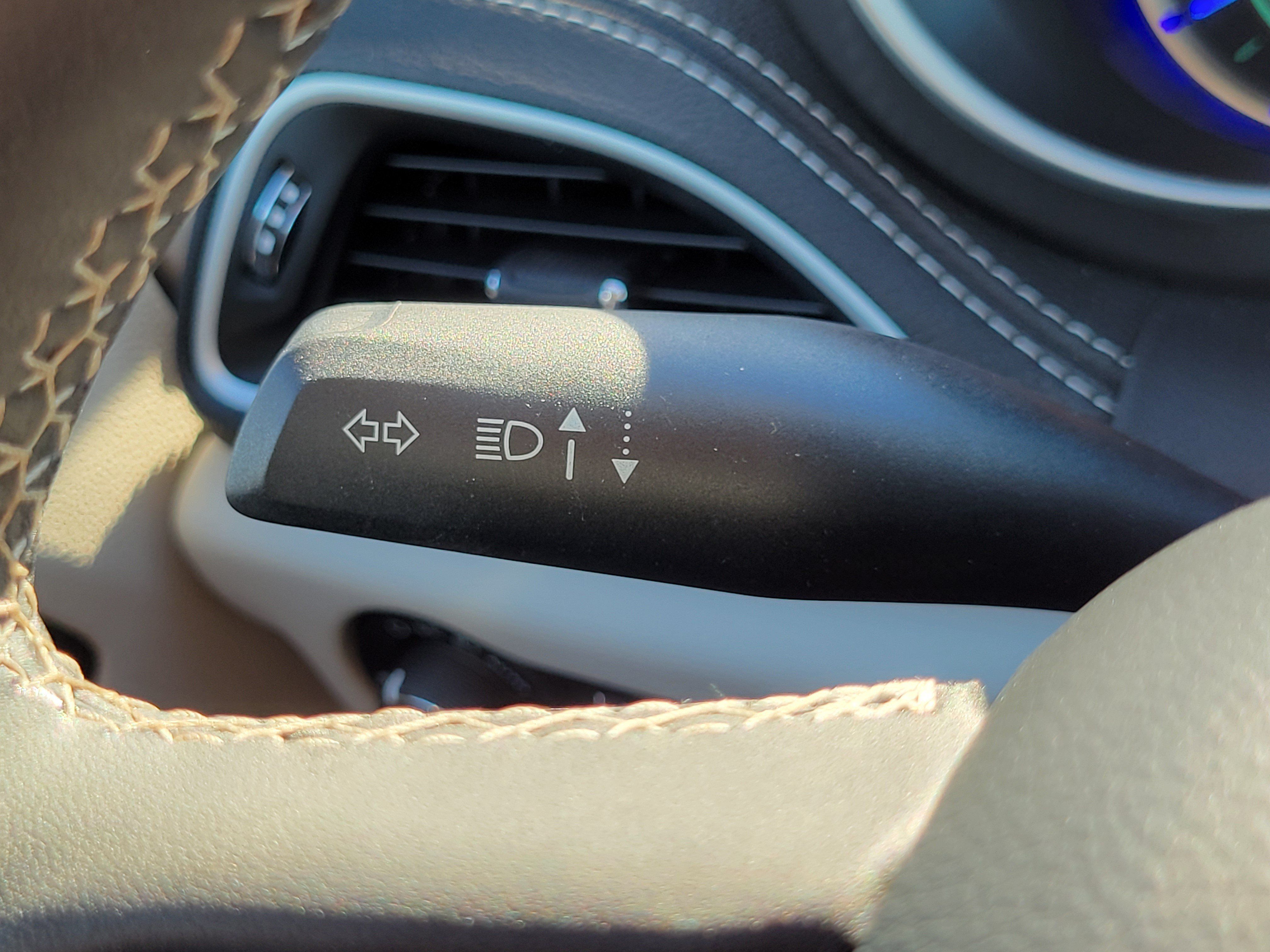 Used 2023 Chrysler Pacifica Touring-L FWD image 15