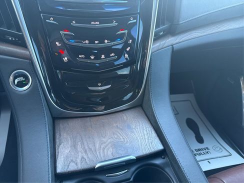 Used 2019 Cadillac Escalade Luxury image 34