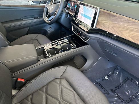 New 2026 Volkswagen Atlas SE w/ Panoramic Sunroof Package image 16