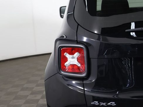 Used 2023 Jeep Renegade Latitude AWD/4WD image 14