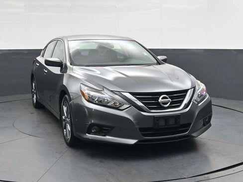 Used 2018 Nissan Altima 2.5 SR w/ SR Special Edition FWD image 2