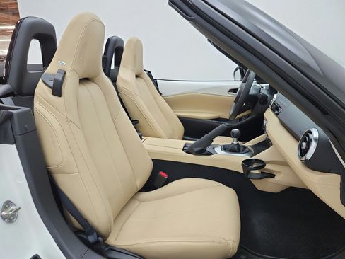 Used 2024 MAZDA MX-5 Miata Grand Touring RWD image 18