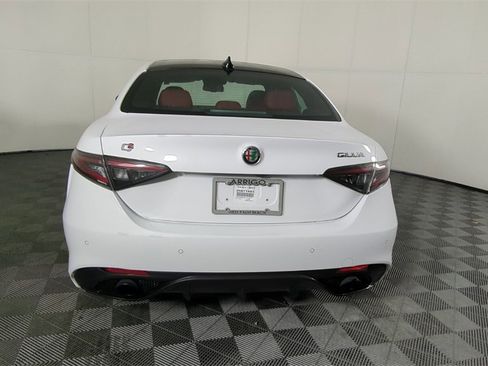 Used 2024 Alfa Romeo Giulia Veloce image 6