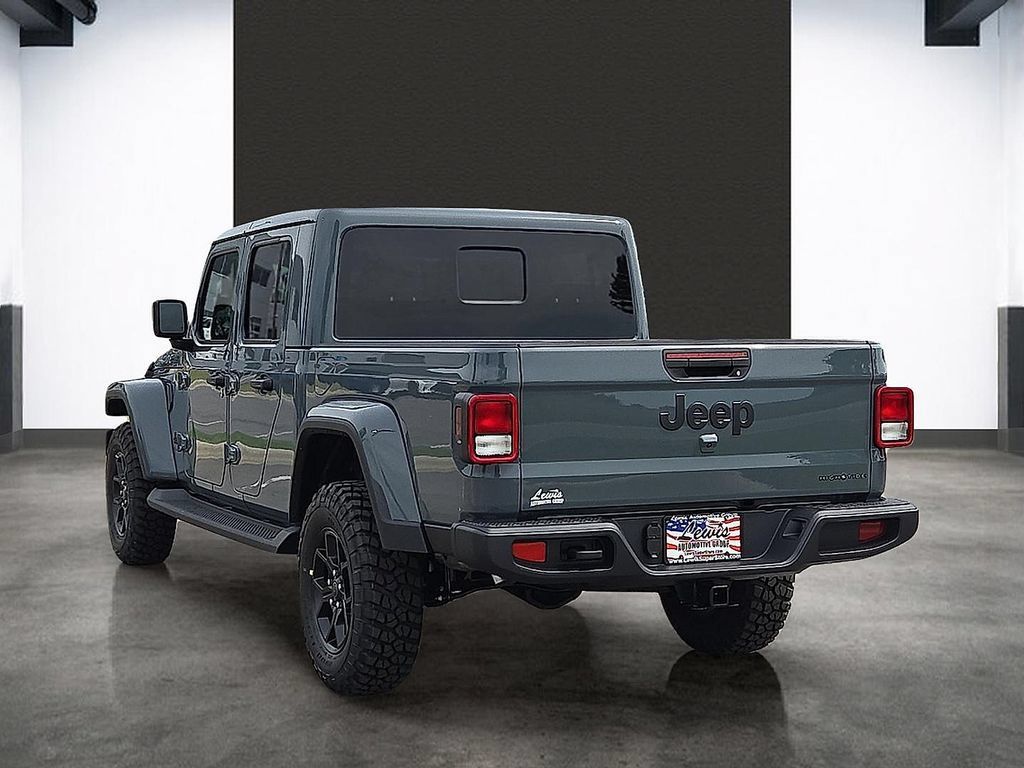 Used 2025 Jeep Gladiator Sport AWD/4WD image 7