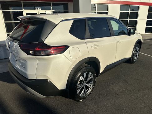 Used 2022 Nissan Rogue SV image 8