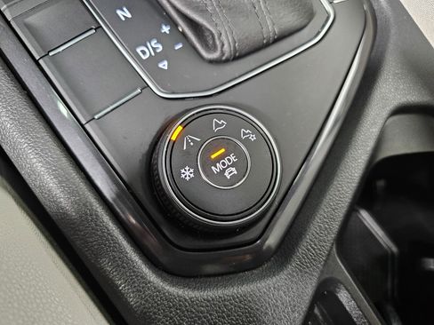 Used 2020 Volkswagen Tiguan SE R-Line image 22