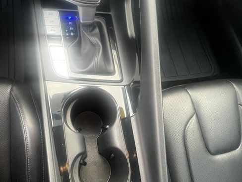 Used 2024 Hyundai Elantra Limited image 16