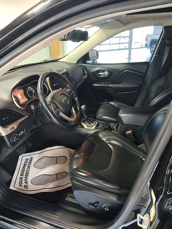 Used 2017 Jeep Cherokee Limited AWD/4WD image 11