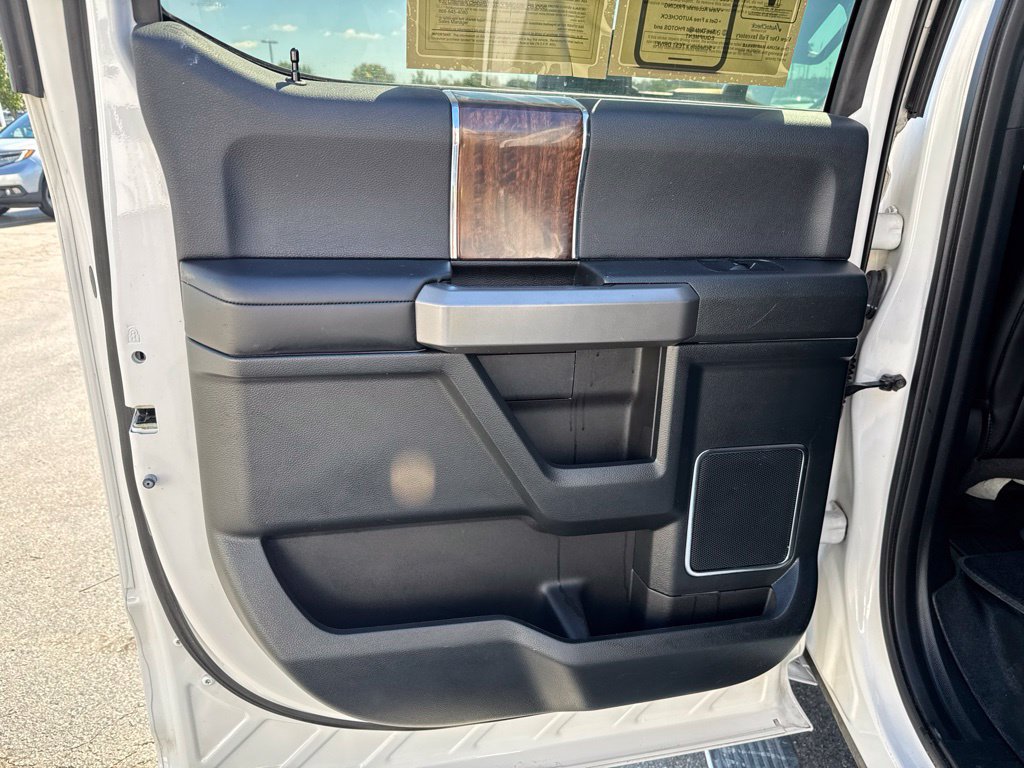 Used 2016 Ford F150 Platinum w/ Equipment Group 701A Luxury AWD/4WD image 34