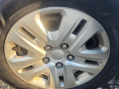 Used 2018 Dodge Grand Caravan SE w/ UConnect Hands-Free Group image 32