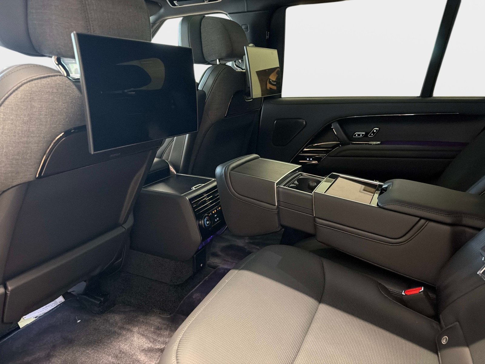 New 2026 Land Rover Range Rover SV AWD/4WD image 15