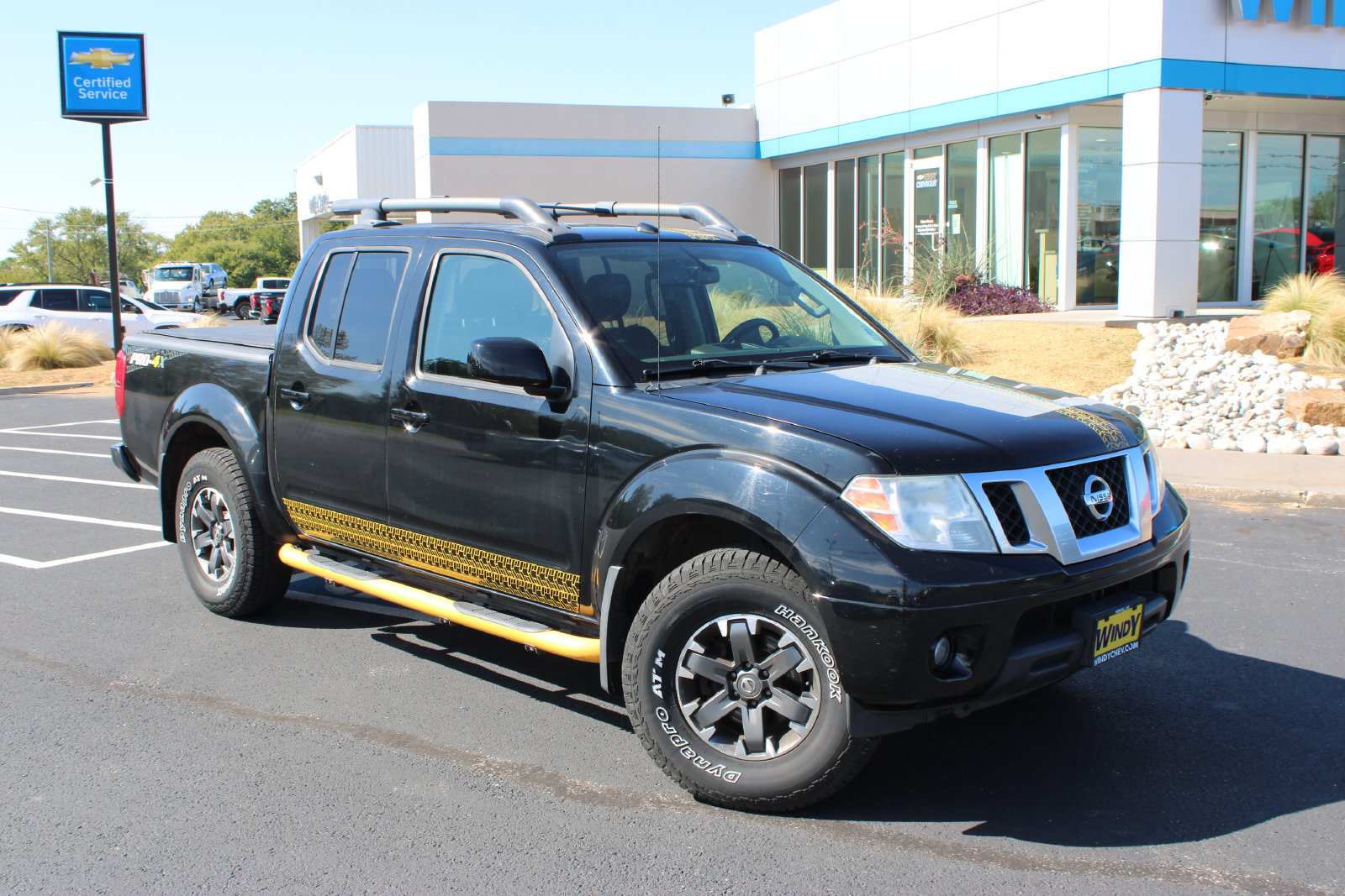 Used 2015 Nissan Frontier PRO-4X w/ Pro-4x Luxury Package AWD/4WD image 2