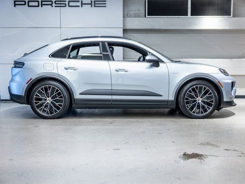 Certified 2025 Porsche Macan Electric image 9