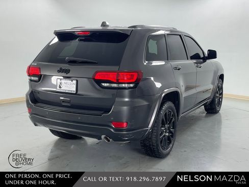 Used 2017 Jeep Grand Cherokee Altitude image 6