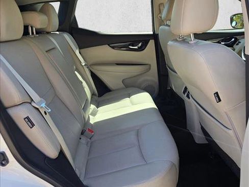 Used 2022 Nissan Rogue Sport SL w/ Premium Package image 18