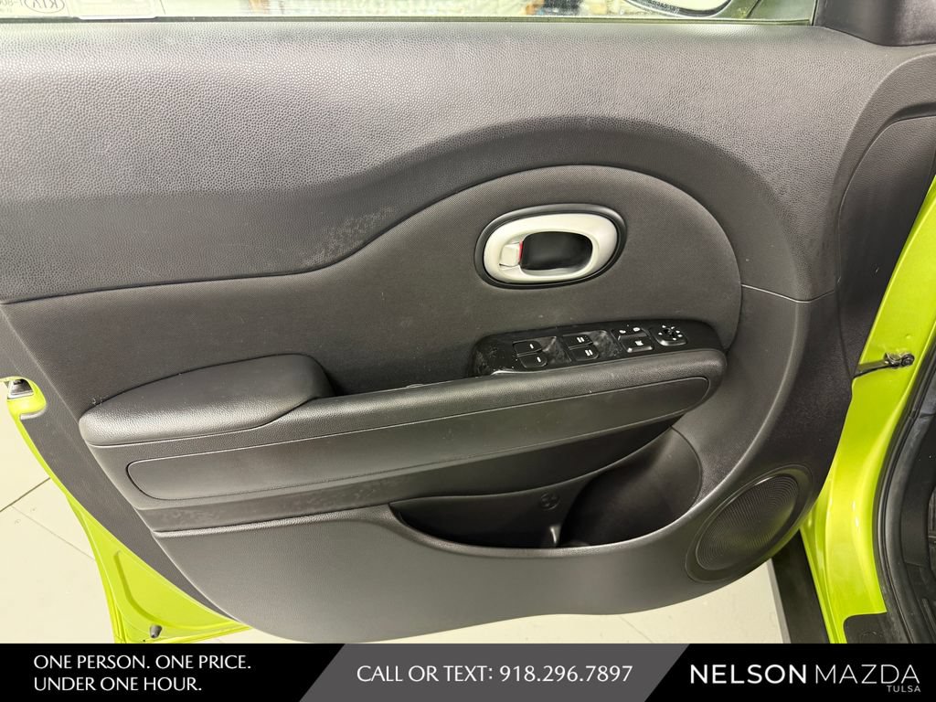 Used 2016 Kia Soul + FWD image 17