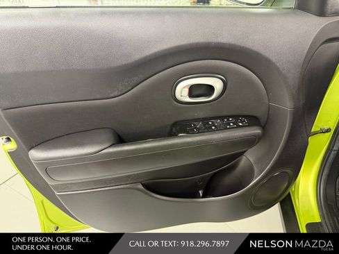 Used 2016 Kia Soul + FWD image 17