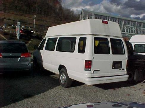 Used 2009 Ford E-150 and Econoline 150 Extended RWD image 1