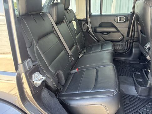 Used 2019 Jeep Wrangler Unlimited Sahara w/ Quick Order Package 24M Moab image 32