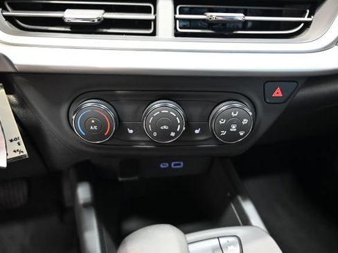 Used 2024 Chevrolet Trax RS w/ Driver Confidence Package FWD image 17