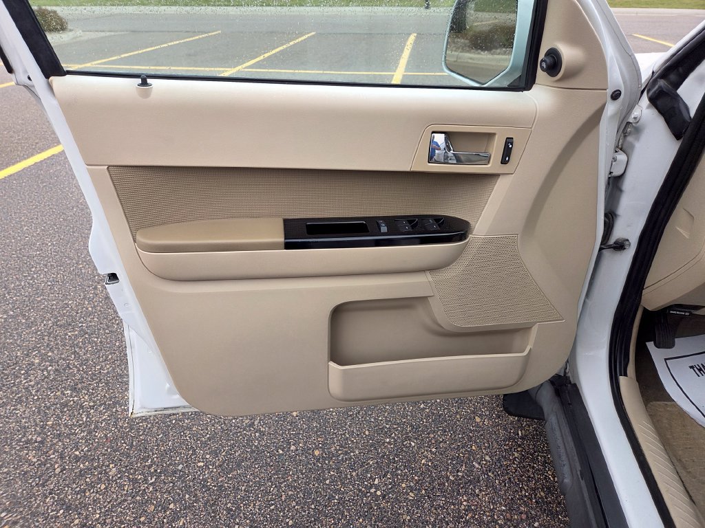 Used 2010 Ford Escape Limited AWD/4WD image 5