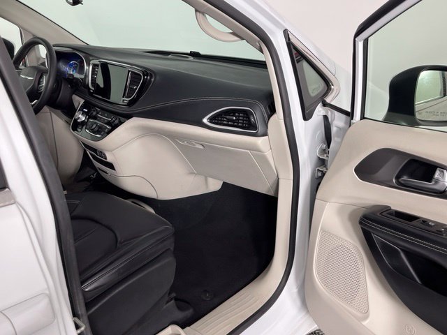 Used 2023 Chrysler Pacifica Touring-L FWD image 31