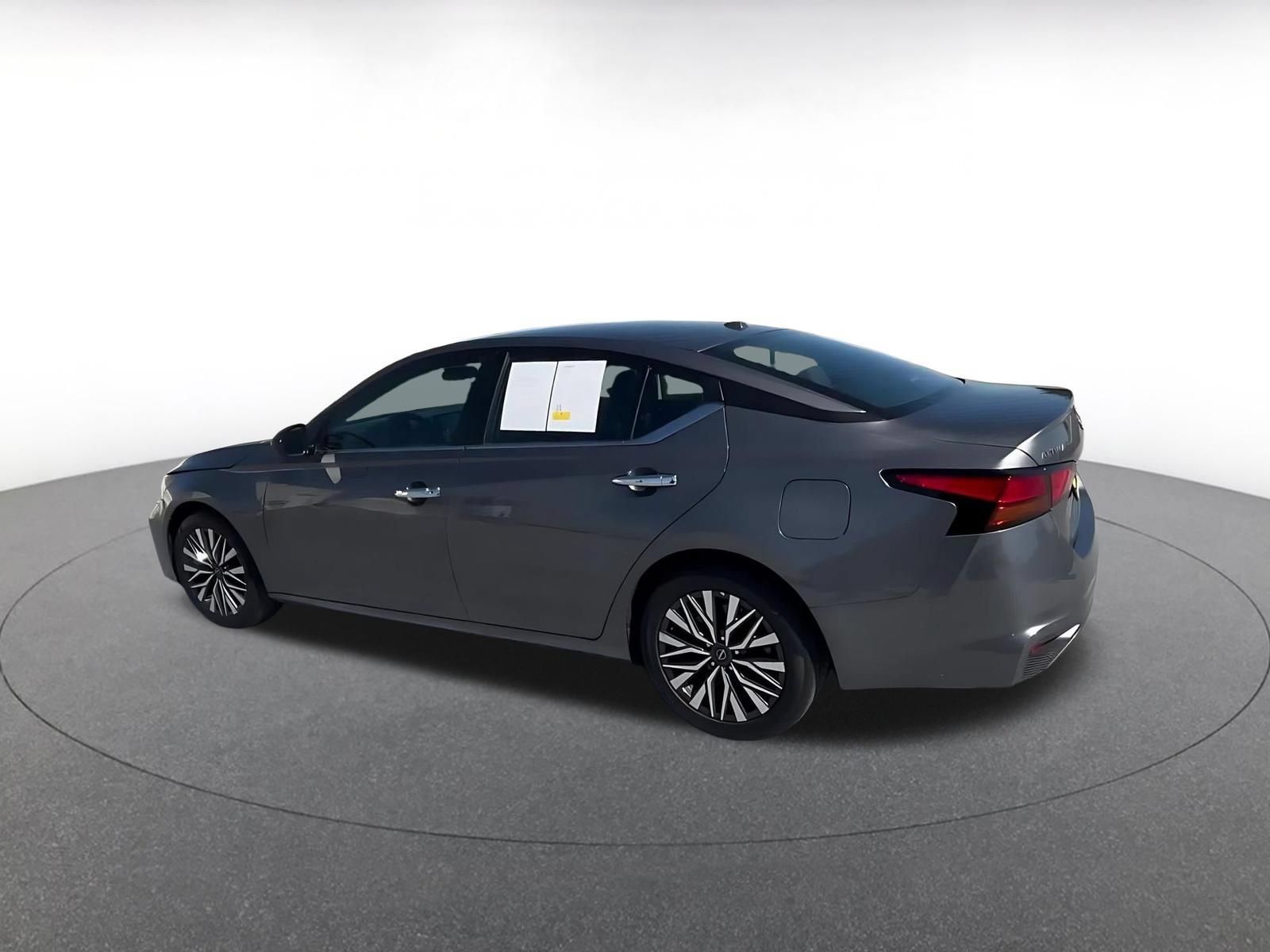 Used 2025 Nissan Altima 2.5 SV FWD image 8