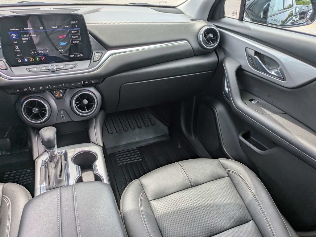 Used 2024 Chevrolet Blazer LT w/ Midnight/Sport Edition FWD image 18
