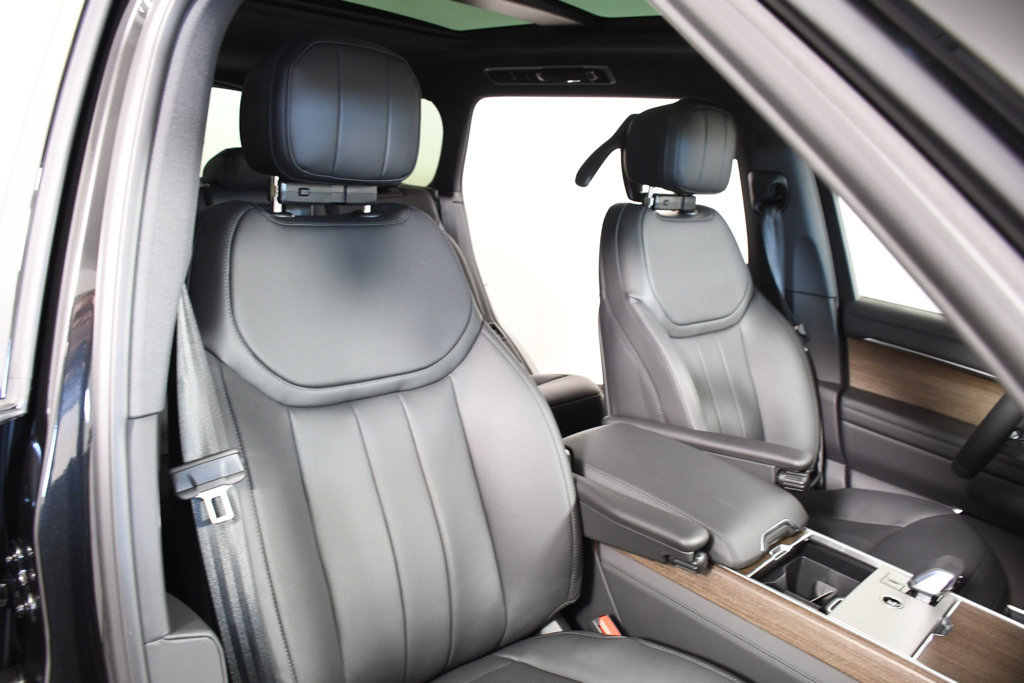 New 2026 Land Rover Range Rover Long Wheelbase SE AWD/4WD image 19