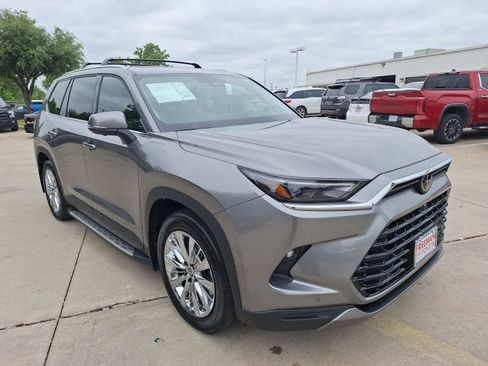 Used 2026 Toyota Grand Highlander AWD image 8