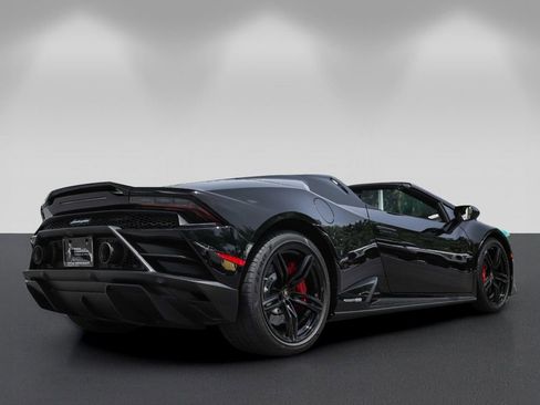 Used 2020 Lamborghini Huracan EVO RWD image 3