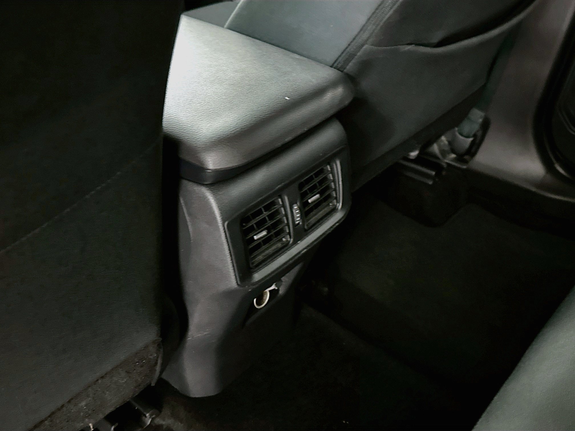 Used 2025 Toyota RAV4 LE AWD/4WD image 28