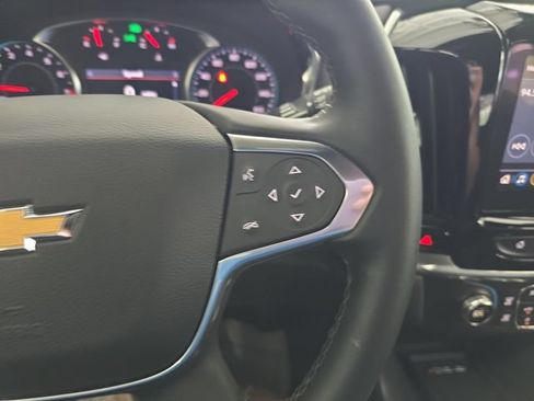 Used 2023 Chevrolet Traverse LT FWD image 19