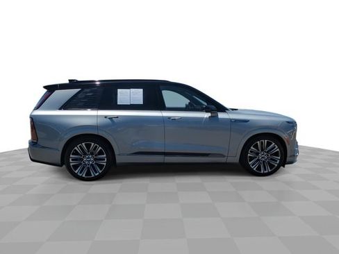 Used 2026 Cadillac Vistiq Platinum w/ LPO, Floor Liner Package AWD/4WD image 10