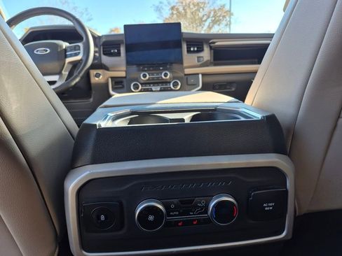 Used 2024 Ford Expedition Limited image 16