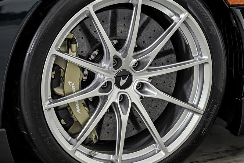 Used 2022 McLaren 765LT RWD image 21