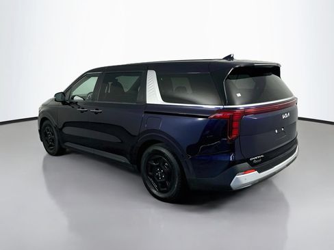 Used 2025 Kia Carnival FWD image 5