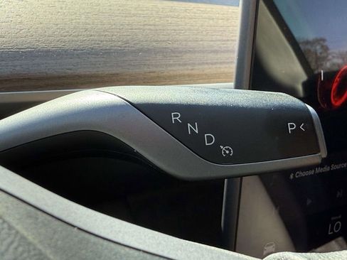 Used 2022 Tesla Model Y Long Range image 24