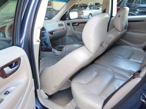 Used 2005 Volvo XC70 AWD/4WD image 45