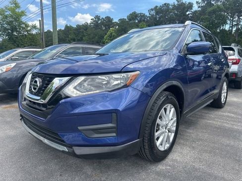 Used 2018 Nissan Rogue SV w/ Premium Package FWD image 3