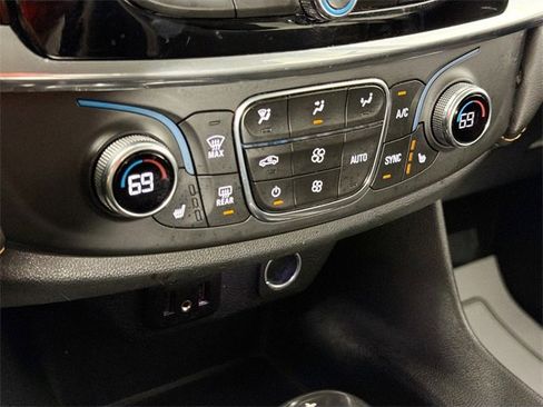 Used 2020 Chevrolet Traverse LT image 15