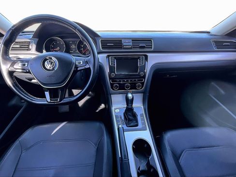 Used 2019 Volkswagen Passat 2.0T Wolfsburg w/ Wheels & Sunroof Package image 10