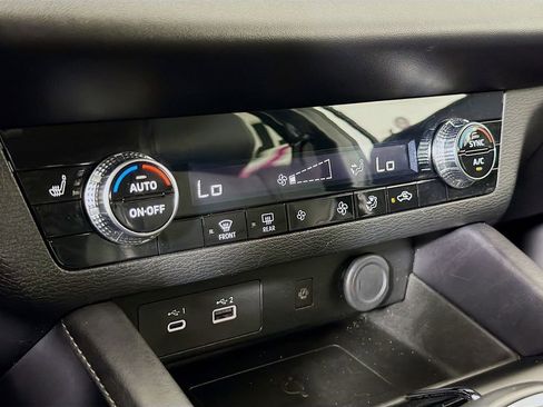 Used 2024 Mitsubishi Outlander SE image 15