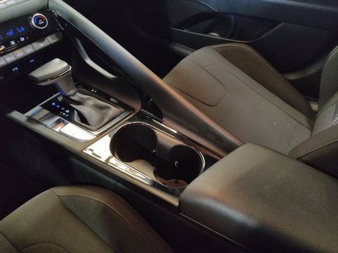 Used 2025 Hyundai Elantra SEL FWD image 26